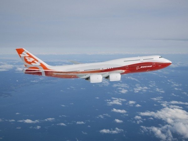 Сымый большой в мире самолёт Боинг 747
